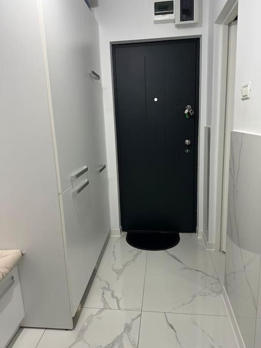 1 Room Apartment- Self Check In 24H Решіца Екстер'єр фото